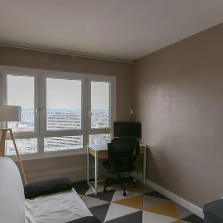 Апартаменты Spacious Nest With View Of Unoverlooked Париж