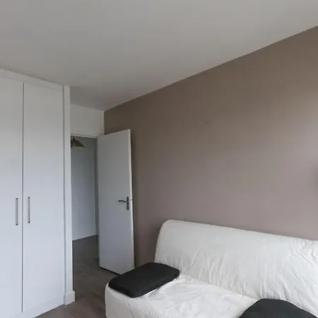 Spacious Nest With View Of Unoverlooked