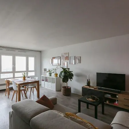 Spacious Nest With View Of Unoverlooked *